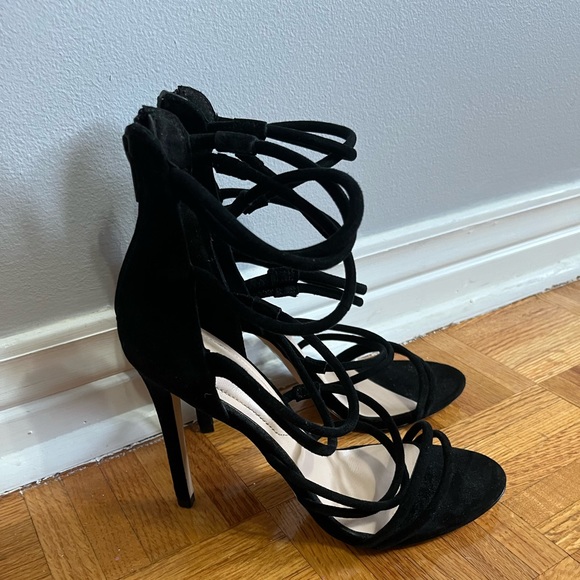 Black heels - Picture 2 of 5